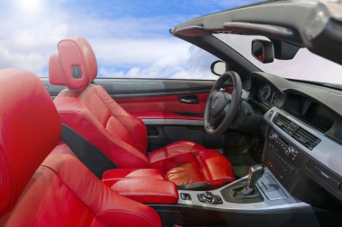 kırmızı deri koltuklar ile modern araba iç