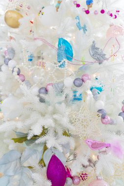 Dikişsiz çiçek desenli çiçekler ve kelebekler