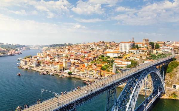 Porto, maamerkki silta ja kaupunkikuva. Portugali, Eurooppa — kuvapankkivalokuva