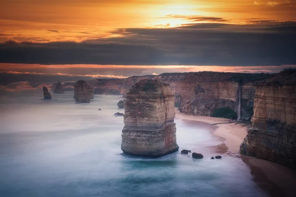 Great Ocean Road. Tolv apostler klipper og hav ved solnedgang. Victoria, Australia – stockfoto