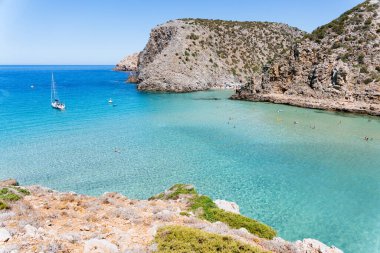 Cala Domestica, Güney Sardunya, İtalya 'da turkuaz su deposu.