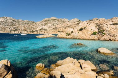 Cala Coticcio, Caprera Adası 'nda harika bir körfez, La Maddalena, Sardinya, İtalya