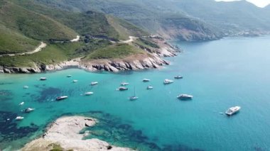 Kaptan Corse, Korsika, Fransa. Deniz manzarası, körfez ve tekneler. 