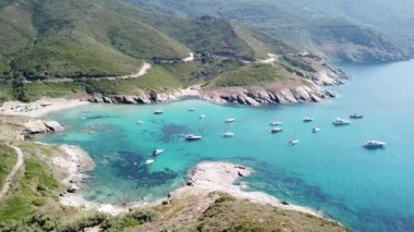 Kaptan Corse, Korsika, Fransa. Deniz manzarası, körfez ve tekneler. 