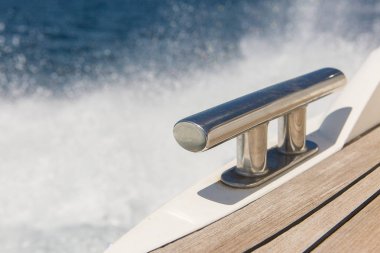 Denizde yem, yaz tatili yat parçaları halatlar