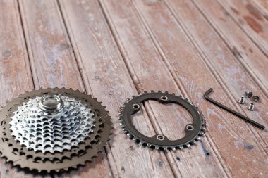 Bisiklet parçaları masada güzel bisiklet doku