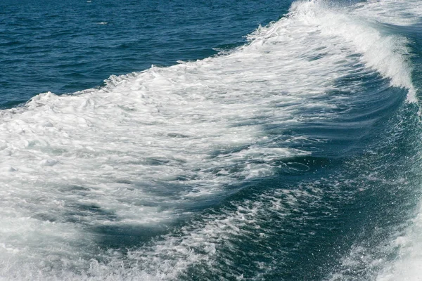 Ondas Mar Salpicando Pista Iate — Fotografia de Stock