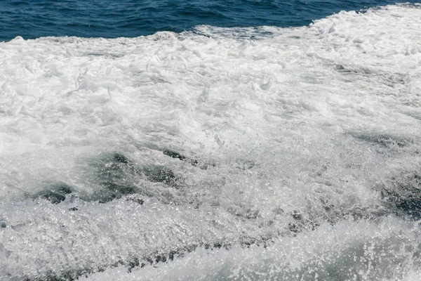 Ondas Mar Salpicando Pista Iate — Fotografia de Stock