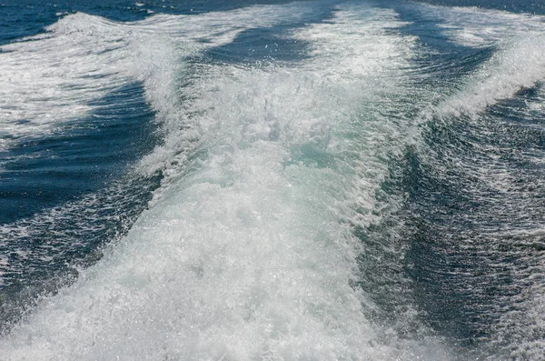 Mare Onde Spruzzi Yacht Traccia — Foto Stock