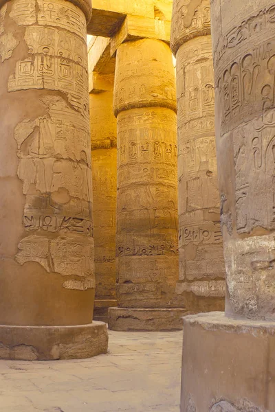 Karnak Templom Templom Romjai Dombornyomott Hieroglifák Falon — Stock Fotó