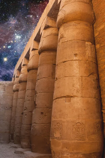 Templo Karnak Las Ruinas Del Templo Jeroglíficos Grabados Relieve Pared —  Fotos de Stock