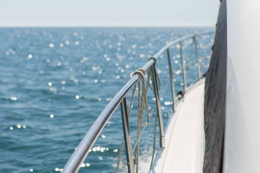 Denizde dalgalar sıçramasına, yat parça besleme, yaz tatili yat parçaları halatlar