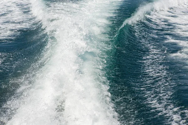 Denizde dalgalar sıçramasına, yat parça besleme, yaz tatili yat parçaları halatlar