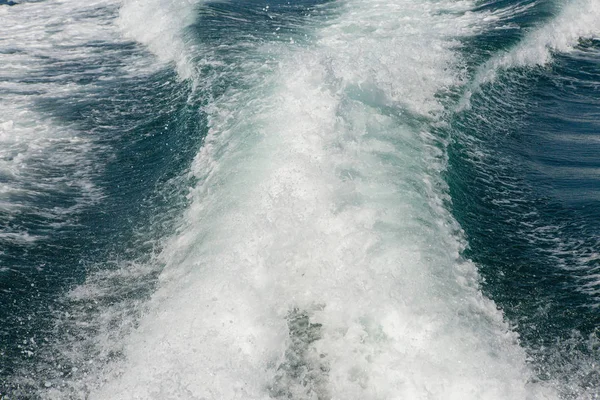 Denizde dalgalar sıçramasına, yat parça besleme, yaz tatili yat parçaları halatlar