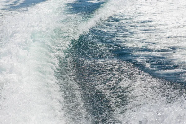 Denizde dalgalar sıçramasına, yat parça besleme, yaz tatili yat parçaları halatlar