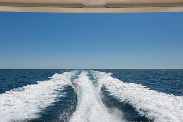 Denizde dalgalar sıçramasına, yat parça besleme, yaz tatili yat parçaları halatlar