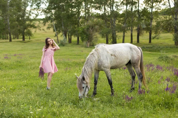 Fille Robe Rouge Sur Nature Été Portrait Une Belle Fille — Photo