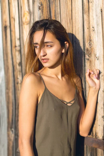 Menina Vestido Leve Nas Tiras Menina Grunge Sexy Sensualmente — Fotografia de Stock