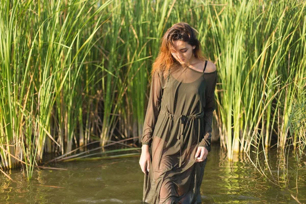 Portrait Été Une Nageuse Portrait Émotionnel Une Fille Dans Eau — Photo