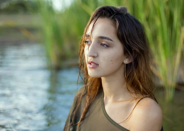 Sommerporträt Eines Schwimmenden Mädchens Emotionales Porträt Eines Mädchens Wasser — Stockfoto