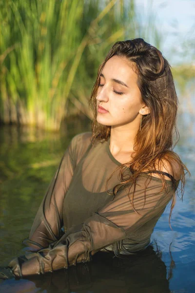 Retrato Verão Uma Menina Nadadora Retrato Emocional Uma Menina Água — Fotografia de Stock