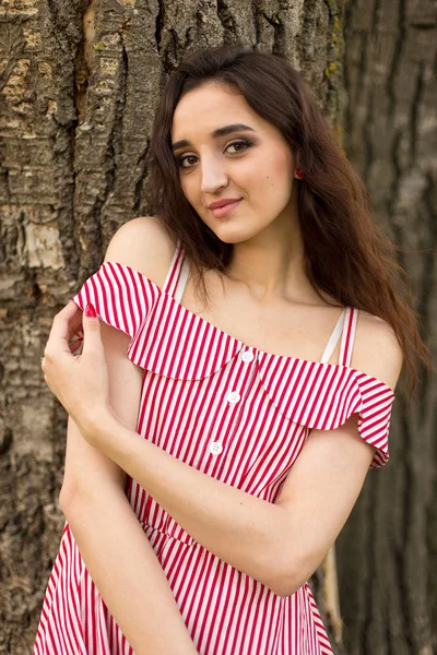 Portrait Une Belle Fille Été Dans Forêt — Photo