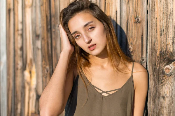 Menina Vestido Leve Nas Tiras Menina Grunge Sexy Sensualmente — Fotografia de Stock