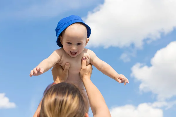 Petit Enfant Baigne Dans Une Piscine Piscine Gonflable Pour Enfants — Photo