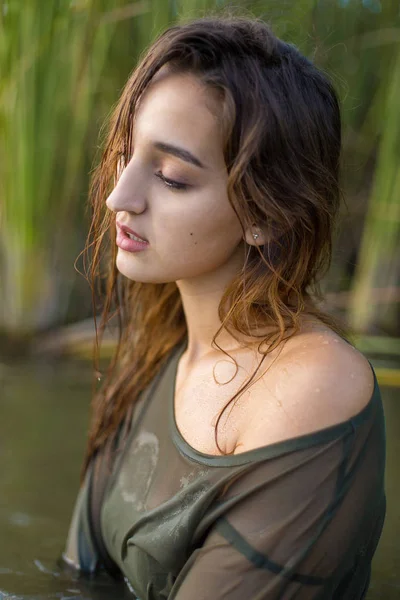 Retrato Verão Uma Menina Nadadora Retrato Emocional Uma Menina Água — Fotografia de Stock