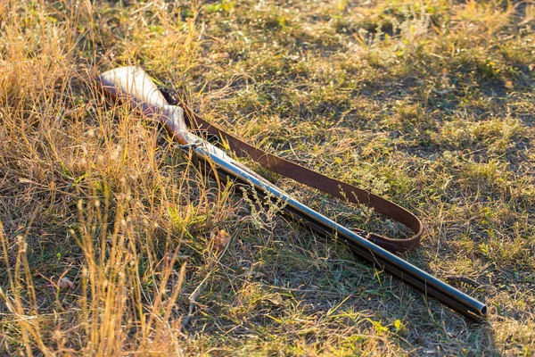 Крупним Планом Знімок Рибальського Стрижня Зеленій Траві — стокове фото