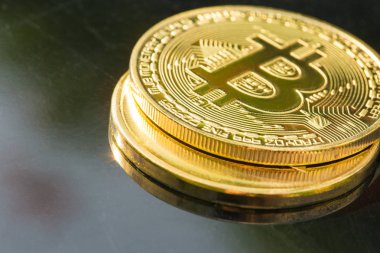 cryptocurrency altın paralar - Bitcoin, Ethereum. Sanal para kavramı.