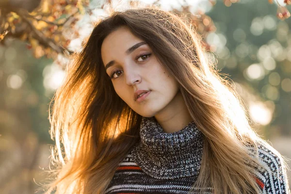 Jesienny Portret Dziewczyny Etnicznym Swetrze — Zdjęcie stockowe