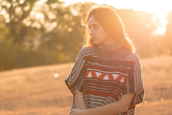 Herbstporträt Eines Mädchens Ethnischen Pullover — Stockfoto