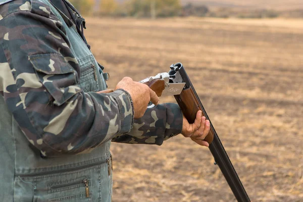 Hunter Hat Gun Search Prey Steppe Reloads Weapon Smoke Gun — Stock Photo, Image