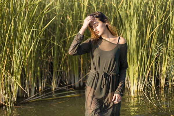 Sommerporträt Eines Schwimmenden Mädchens Emotionales Porträt Eines Mädchens Wasser — Stockfoto