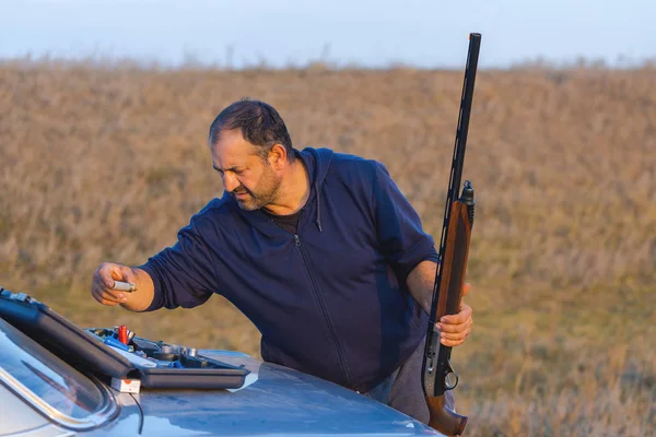 Jäger Mit Deutschem Drathaar Und Spaniel Taubenjagd Mit Hunden Reflektierenden — Stockfoto