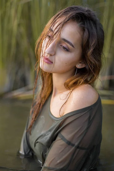 Retrato Verão Uma Menina Nadadora Retrato Emocional Uma Menina Água — Fotografia de Stock