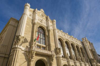 Tarihi binanın alt görünümü