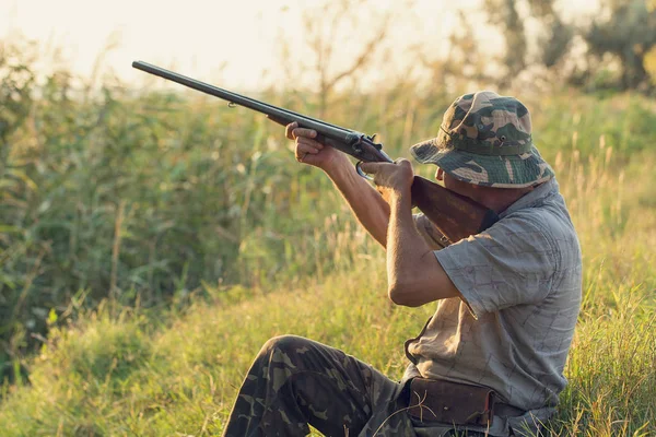 Jagt Periode Efterår Sæson Åben Jæger Med Pistol Hænderne Jagt - Stock-foto