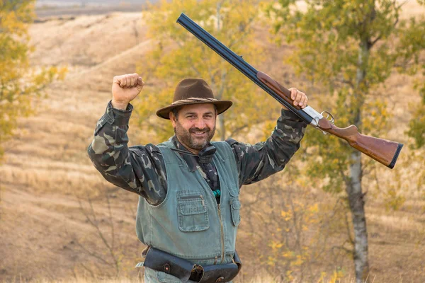 Bir Şapka Bir Silah Bozkır Avını Arayan Avcı Için Amaçlamaktadır — Stok fotoğraf