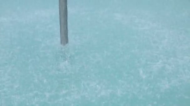 Close Fountain Water Fall Falling Water Jets — Stockvideo