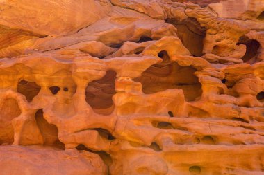 Renkli Kanyon South Sinai (Mısır) Yarımadası'nda bir rock oluşumdur. Çöl kayalar çok renkli kumtaşı arka plan.