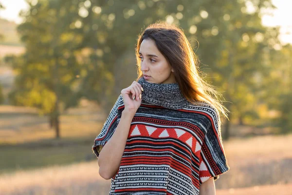 Portrait Automne Une Fille Pull Ethnique — Photo