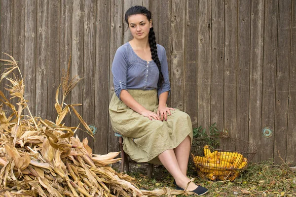 옥수수를 농촌의 개념와 여자의 빈티지 초상화 — 스톡 사진