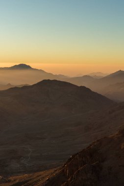 Sina Dağı 'nda şaşırtıcı gün doğumu, Mısır' da güzel şafak, dağdan güzel manzara