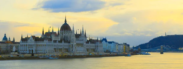 Parlamentet Byggnaden Och Donau Floden Budapest Ungern — Stockfoto