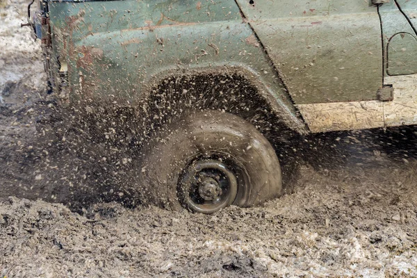 Old Suv Car Riding Outdoors — Stockfoto