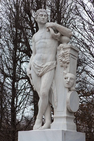 Старинная Статуя Парке — стоковое фото
