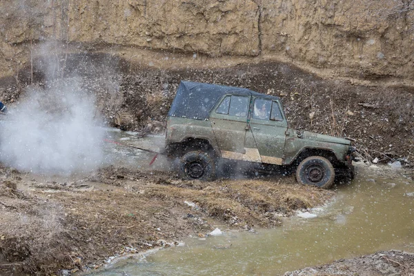 Rally Russian Suvs Mud Winter Trapped All Terrain Vehicle Pulled — Stock Photo, Image