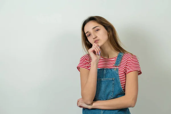 Mladý Přemýšlivý Kavkazský Dívka Bílém Pozadí — Stock fotografie